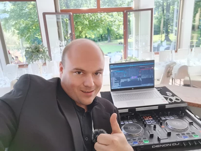 Hochzeitsmusik - Niederösterreich - Rusty Karaoke & Music Entertainment Premium Hochzeits-DJ für Ihren schönsten Tag