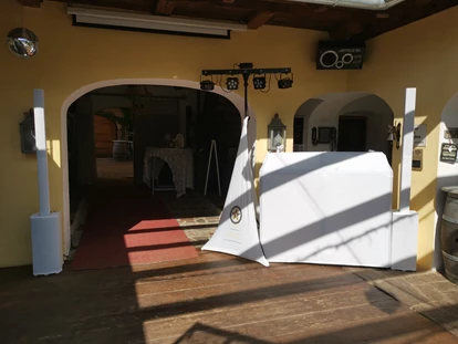 Hochzeitsmusik - Niederösterreich - Aufbaubeispiel Indoor-Hochzeit in der Träumerei, Maria Bild 2020 - Rusty Karaoke & Music Entertainment Premium Hochzeits-DJ für Ihren schönsten Tag