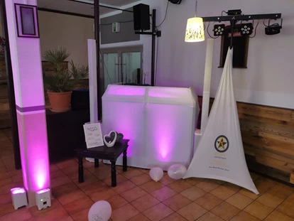 Hochzeitsmusik - Niederösterreich - Aufbaubeispiel Indoor Hochzeit 2020 - Rusty Karaoke & Music Entertainment Premium Hochzeits-DJ für Ihren schönsten Tag