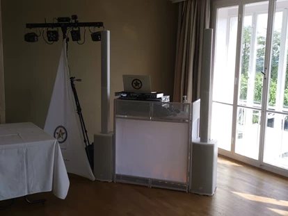 Hochzeitsmusik - Niederösterreich - Aufbaubeispiel Gold-DJ Package im Berghotel Tulbinger Kogel 2022 - Rusty Karaoke & Music Entertainment Premium Hochzeits-DJ für Ihren schönsten Tag