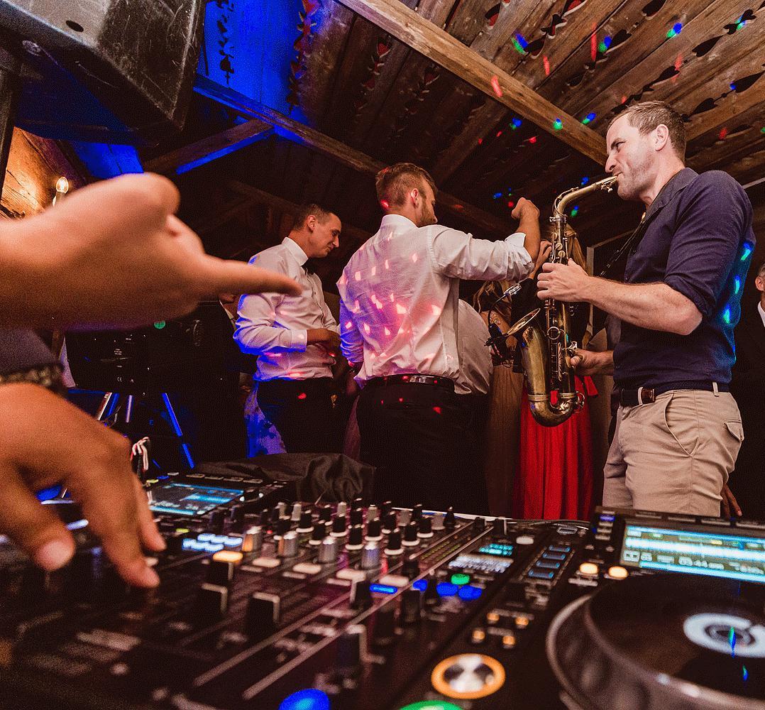 Hochzeitsmusik - geeignet für: Showeinlage - Deutschland - DJ+ Saxophon, Eröffnung Tanzfläche - Sax & the DJ // Saxophonist und Party-DJ