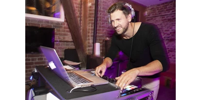 Hochzeitsmusik - geeignet für: Partymusik - Nordrhein-Westfalen - DJ - DJ Monobeats - Hochzeits DJ mit live Percussion