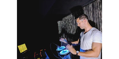 Hochzeitsmusik - geeignet für: Partymusik - Nordrhein-Westfalen - Live Percussions - DJ Monobeats - Hochzeits DJ mit live Percussion