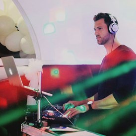 Hochzeitsband: DJ - DJ Monobeats - Hochzeits DJ mit live Percussion