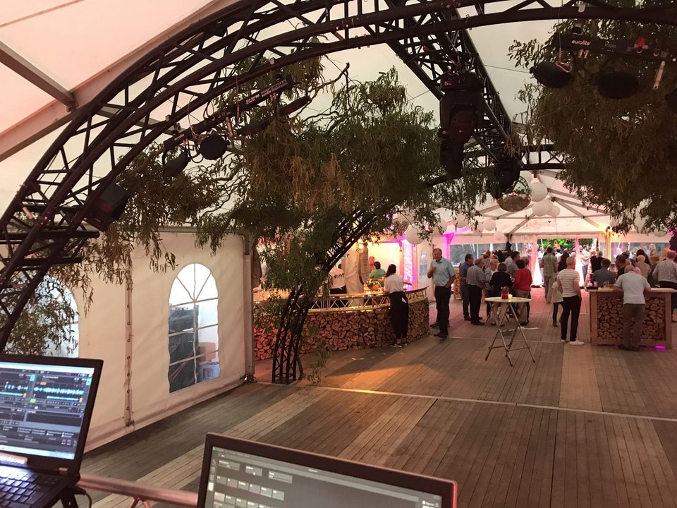 Hochzeitsmusik - Nordrhein-Westfalen - Großer Aufbau anlässlich eines Polterabends - Klangwahl - Hochzeits Dj und Eventservice