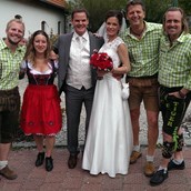 Hochzeitsband - Bavarian Tigers mit glücklichem Hochzeitspaar - Bavarian Tigers Hochzeitsband