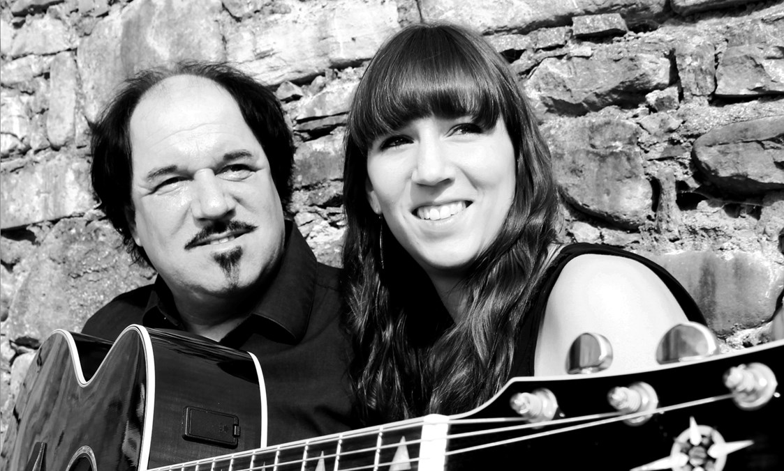 Hochzeitsband: Darina&Garry
Musik mit viel Gefühl
für den besonderen Moment im Leben - Darina und Garry