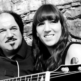 Hochzeitsband: Darina&Garry
Musik mit viel Gefühl
für den besonderen Moment im Leben - Darina und Garry