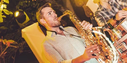 Hochzeitsmusik - Musikrichtungen: Hits von Heute - DJ und Saxophonist - DJ und Saxophonist