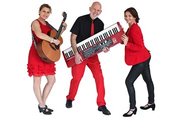 Hochzeitsband: Trio-Besetzung mit 2 Sängerinnen inkl. Gitarre/Sax/Querflöte und Keyboard - Voices and Music aus Linz