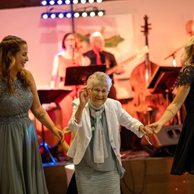 Hochzeitsband: Hochzeitsfeier für Jung und Alt - Voices and Music aus Linz