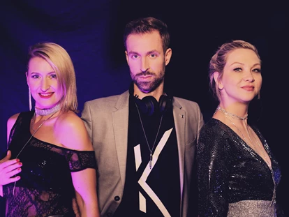 Hochzeitsmusik - Band-Typ: Sonstige - Wien-Stadt - SUGAR SKY ★★★
Partyband 🎉  Hochzeitsband 💍 Lounge- & Jazzband 🎼 
DJ Live-Act 🎧  | Wien, Österreich - SUGAR SKY 🎧  Party-, DJ-, Lounge- & Jazzband