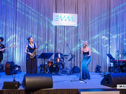 Hochzeitsmusik - Band-Typ: Sonstige - Wien-Stadt - SUGAR SKY ★★★
Partyband 🎉  Hochzeitsband 💍 Lounge- & Jazzband 🎼 
DJ Live-Act 🎧  | Wien, Österreich - SUGAR SKY 🎧  Party-, DJ-, Lounge- & Jazzband