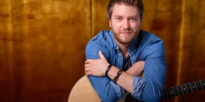 Hochzeitsmusik - Bischofswiesen - Daniel beherrscht die Gitarre seit vielen Jahren.  - DEESIDE
