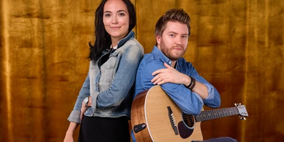 Hochzeitsmusik - Bischofswiesen - Das Akustik-Duo DEESIDE besteht aus der Sängerin Wespa und dem Gitarristen Daniel.  - DEESIDE