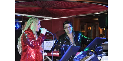 Hochzeitsmusik - Musikrichtungen: Hits von Heute - DENNY & BAND, Partyduo Silvester 2011/2012 im Parkhotel Adler in Hinterzarten - DENNY & BAND, PartyDuo/Trio mit DJ