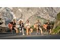 Hochzeitsband: Gruppenfoto von BAM auf der Rossfeld-Straße - BAM - Berchtesgaden Acoustic Music