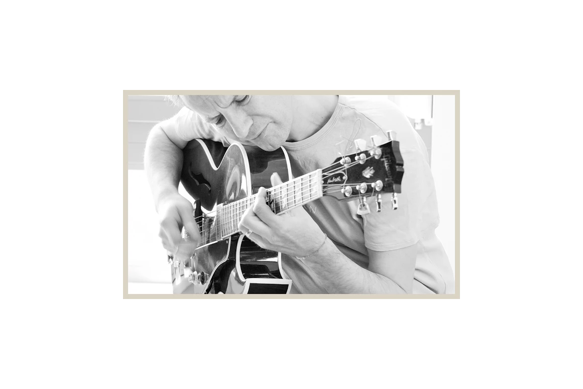 Hochzeitsband: Charlie Kager - holt die Band aus der Gitarre