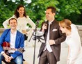 Hochzeitsband: DUOVOLARE - Charlie Kager mit der italienischen Sängerin Fausta Gallelli - Charlie Kager - holt die Band aus der Gitarre
