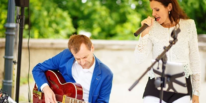 Hochzeitsmusik - Brodingberg - DUOVOLARE - Charlie Kager mit der italienischen Sängerin Fausta Gallelli - Charlie Kager - holt die Band aus der Gitarre