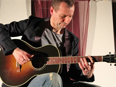 Hochzeitsband: Musikalische Einlage - Charlie Kager - holt die Band aus der Gitarre