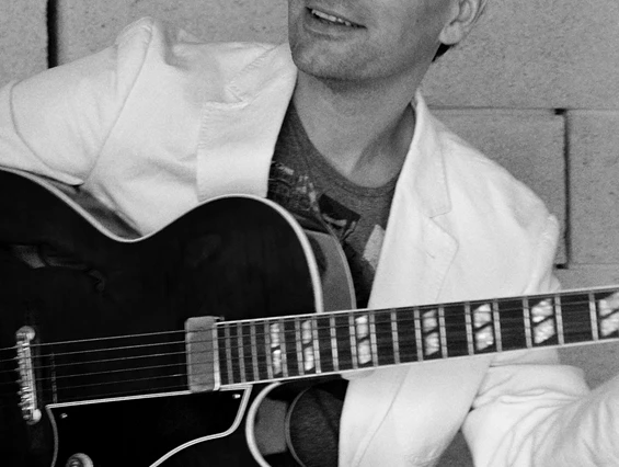 Hochzeitsband: Charlie Kager - Gitarre Solo - Charlie Kager - holt die Band aus der Gitarre