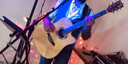 Hochzeitsmusik - Band-Typ: Alleinunterhalter - Oststeiermark - Christoph  - HappySOX