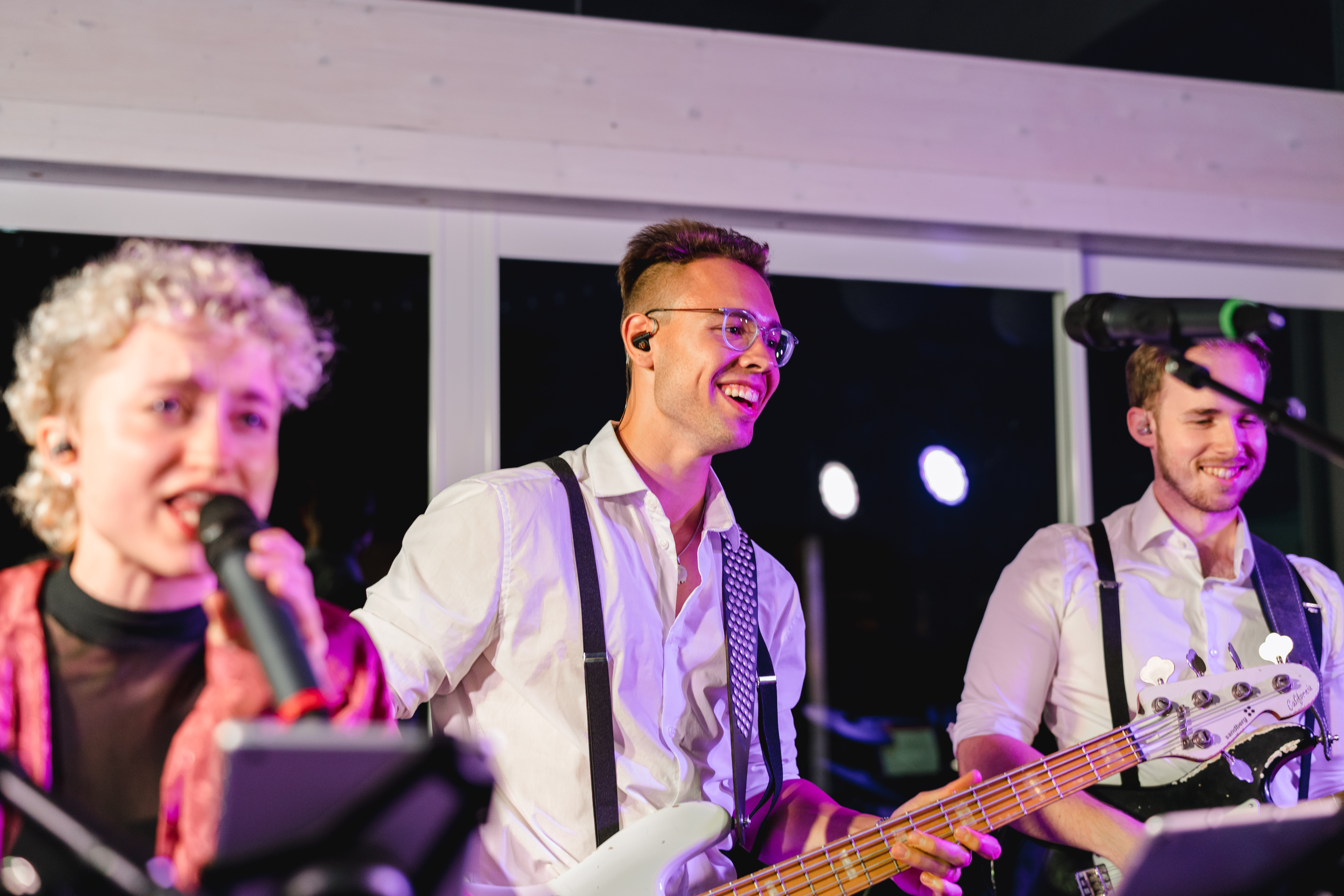 Hochzeitsmusik - Kosten für Abendhochzeit (ca. 5 Stunden): über 2400 Euro - Edelbitter Liveband Hochzeitsband - Edelbitter-Liveband