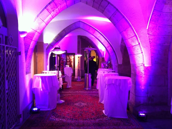 Hochzeitsband: LICHT-DEKO
Wir haben die neuesten AKKU-LED-Scheinwerfer im Sortiment!!
Jegliche Farbeinstellung ist möglich und das ganze passiert KABELLOS!!
Bucht das LICHT-DEKO-PAKET für eure Location gleich mit!!
Ihr bekommt alles aus einer HAND!
Preis auf Anfrage! - MOONFIRE