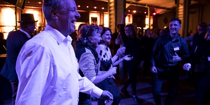 Hochzeitsmusik - Musikrichtungen: Independent - Partystimmung bei einem Auftritt von 9to5 in Mühlheim an der Ruhr, Nordrhein-Westfalen  - 9to5