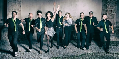 Hochzeitsmusik - Besetzung (mögl. Instrumente): weibliche Hauptstimme - Pyhrn Eisenwurzen - TBH Partypeople... die Bandmitglieder :-)
(Foto: Fotostudio Fritz) - TBH Club
