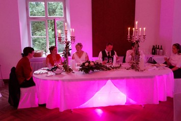 Hochzeitsband: Beleuchteter Brauttisch - Partyhochzeitsmusik