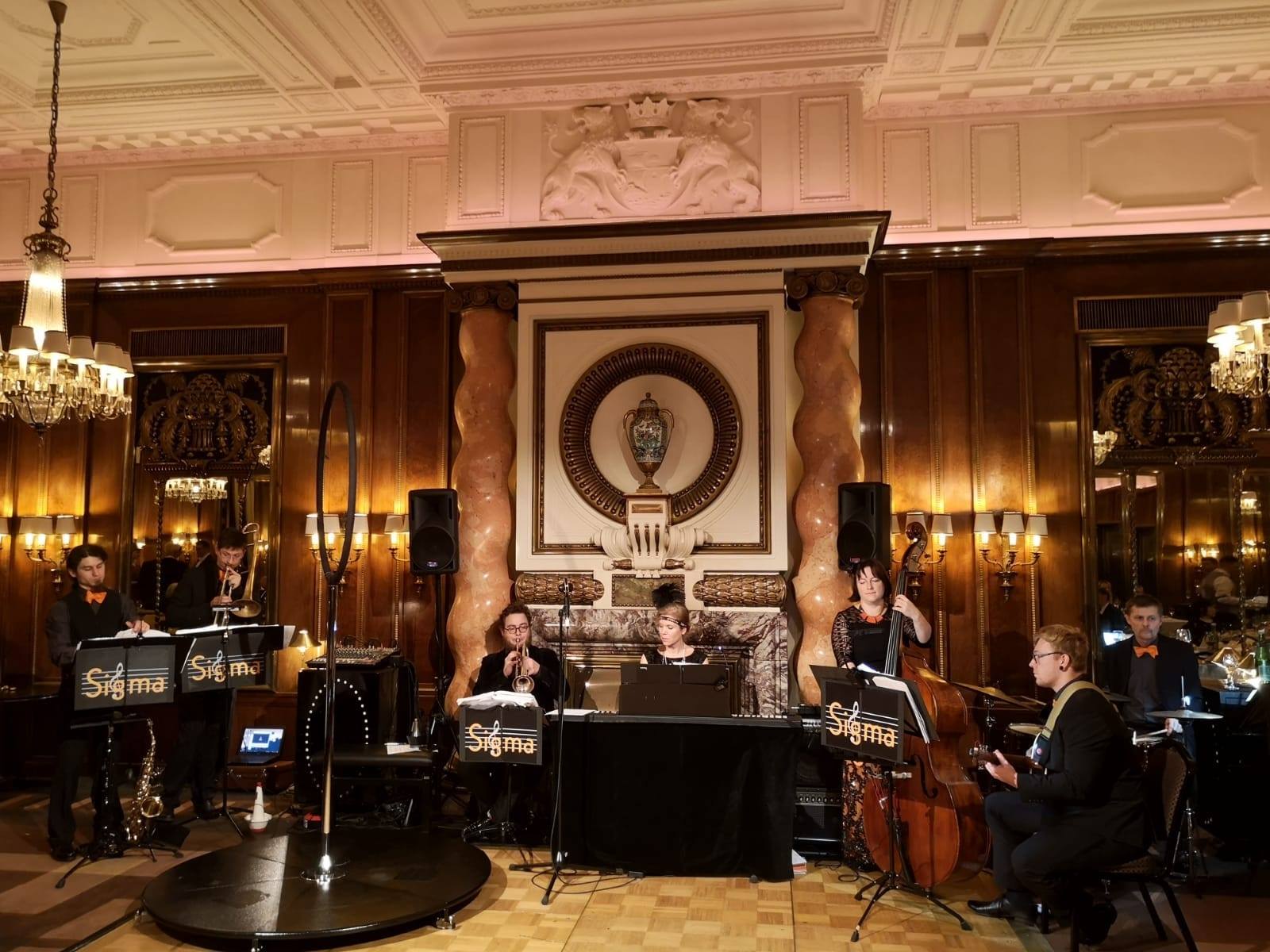 Hochzeitsmusik - Kosten für Abendhochzeit (ca. 5 Stunden): über 2400 Euro - SiGMA jazz & dance
big.dance.band - SiGMA jazz & dance