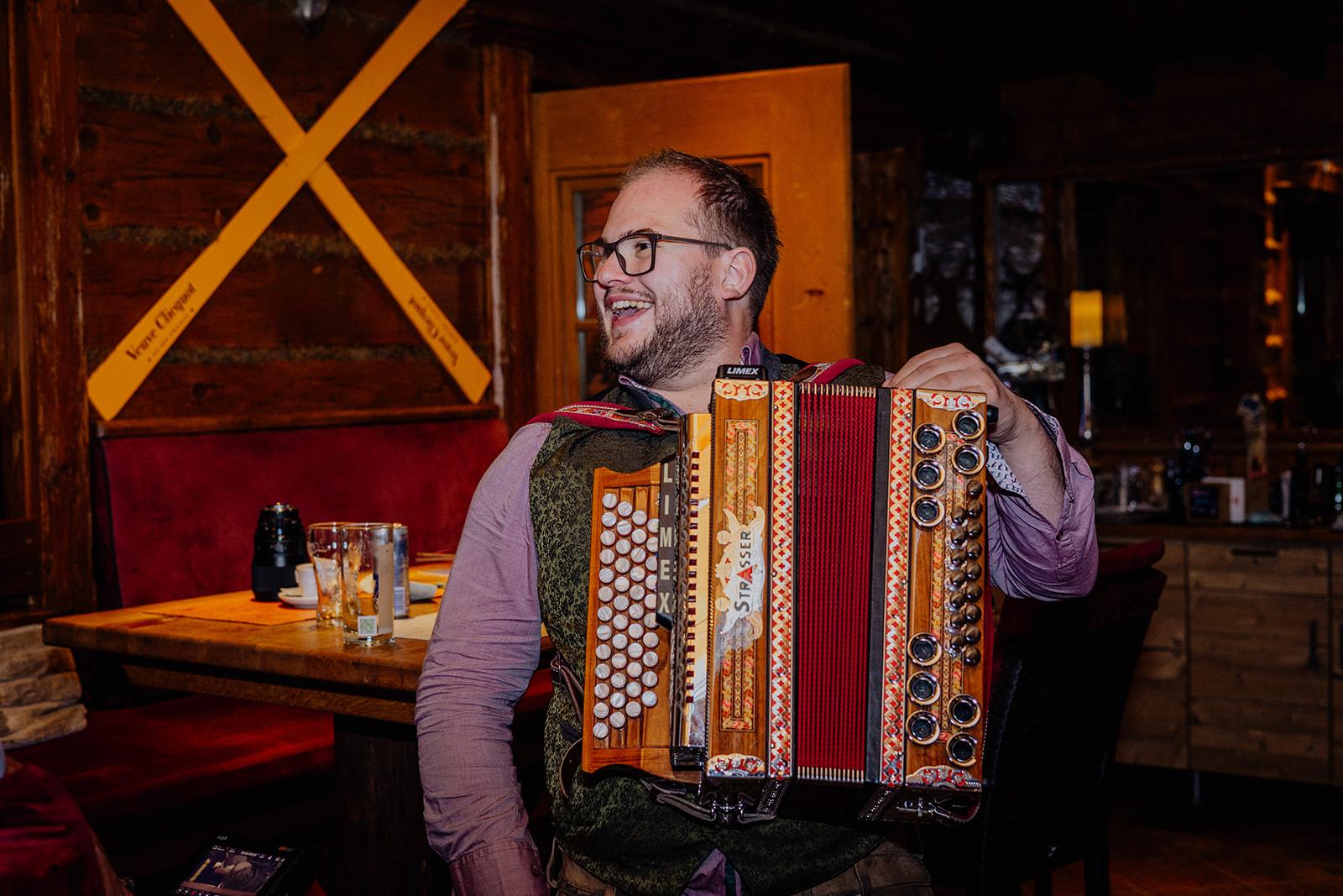 Hochzeitsmusik - geeignet für: Partymusik - Salzburg - Alleinunterhalter Christoph Strubegger