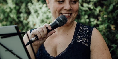 Hochzeitsmusik - Band-Typ: Sonstige - Wien-Stadt - Melanie Fedl - Klangerlen Livegesang zur Hochzeit
Foto: Sabrina Krost - Melanie Fedl - Klangperlen