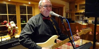 Hochzeitsmusik - Band-Typ: Duo - Allgäu / Bayerisch Schwaben - Dieter an der Gitarre - SilverRed