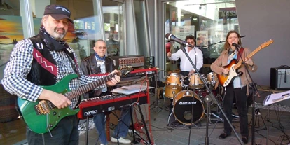 Hochzeitsmusik - Einstudieren von Wunschsongs - Steiermark - Rockmusik gab es bei Harley Davidson im Clocktower - moving LEGACY