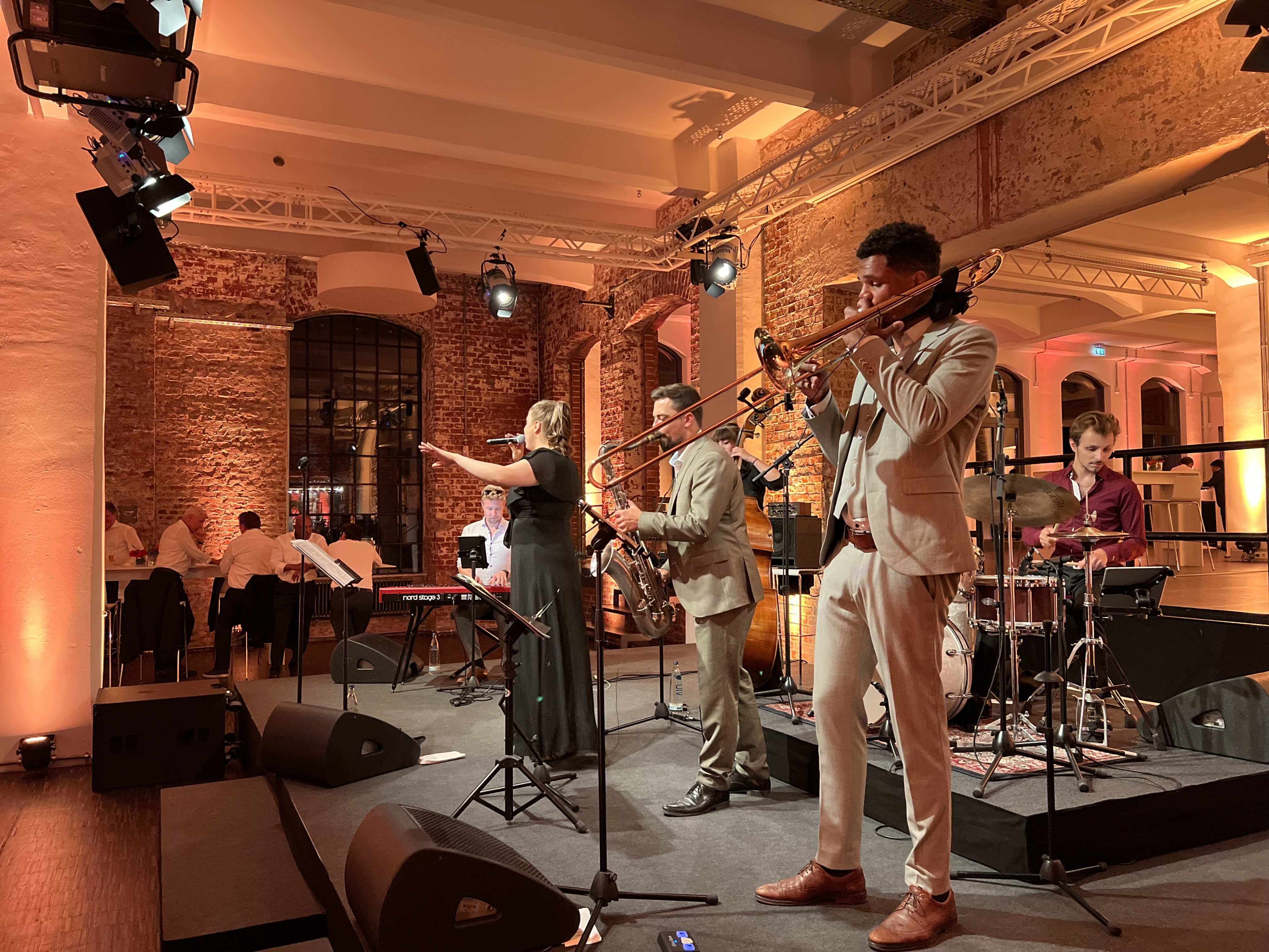 Hochzeitsmusik - Swingband JazzCafé bei einem Messeevent in Frankfurt am Main - JazzCafé - Premium - Pop meets Jazz!