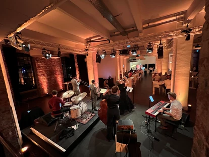 Hochzeitsmusik - Musikrichtungen: Hits von Heute - Karlsruhe - Dinnerjazz bei einer Firmenveranstaltung in Frankfurt am Main - JazzCafé - Premium - Pop meets Jazz!