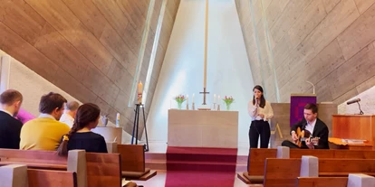 Hochzeitsmusik - Musikrichtungen: Hits von Heute - LuMi Music bei einer Taufe in der Kirche - LuMi Music