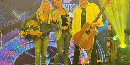 Hochzeitsmusik - Musikrichtungen: Country - Hausruck - Elisabeth Jamnik, Christina Bruckner ( Grill) , David Blabensteiner - Band Zåm - Zåm Musikband