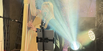 Hochzeitsmusik - Musikrichtungen: Country - Hausruck - Eliabeth Jamnik mit Band Zåm - Zåm Musikband