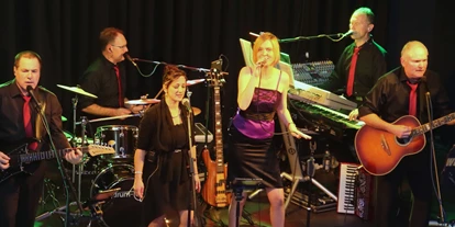 Hochzeitsmusik - Musikrichtungen: Hits von Heute - Weekend bei Galaball mit 2 Sängerinnen - Weekend