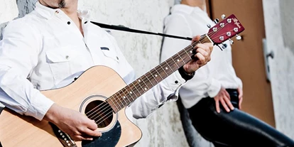 Hochzeitsmusik - Einstudieren von Wunschsongs - Trebsen/Mulde - Sleepless Heartbeats (li:Marco re:Madlen)
@Fotoshooting - Sleepless Heartbeats