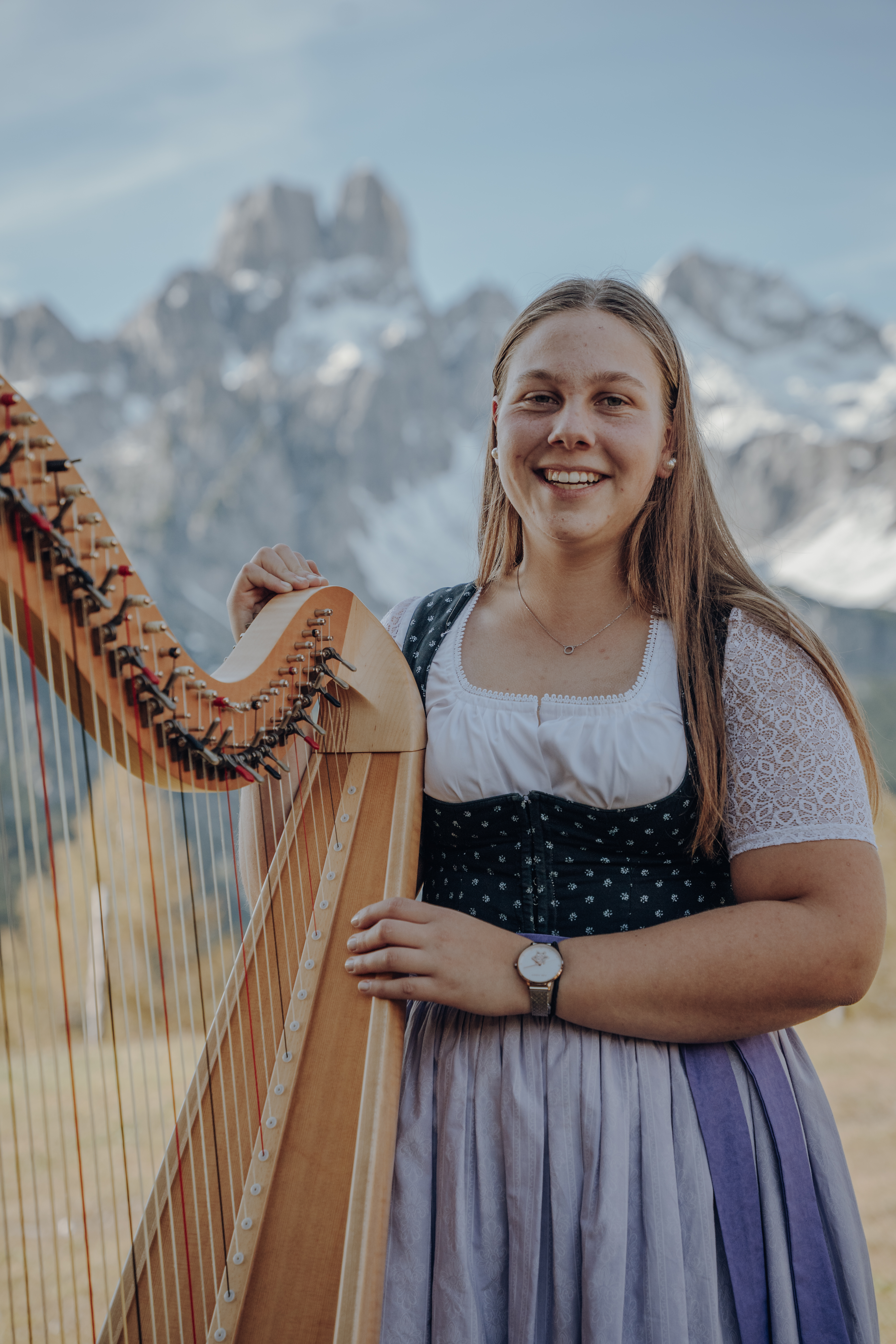 Hochzeitsband: Harfen-Spielerin vor Bergkulisse - Filzmooser Saitenkreis