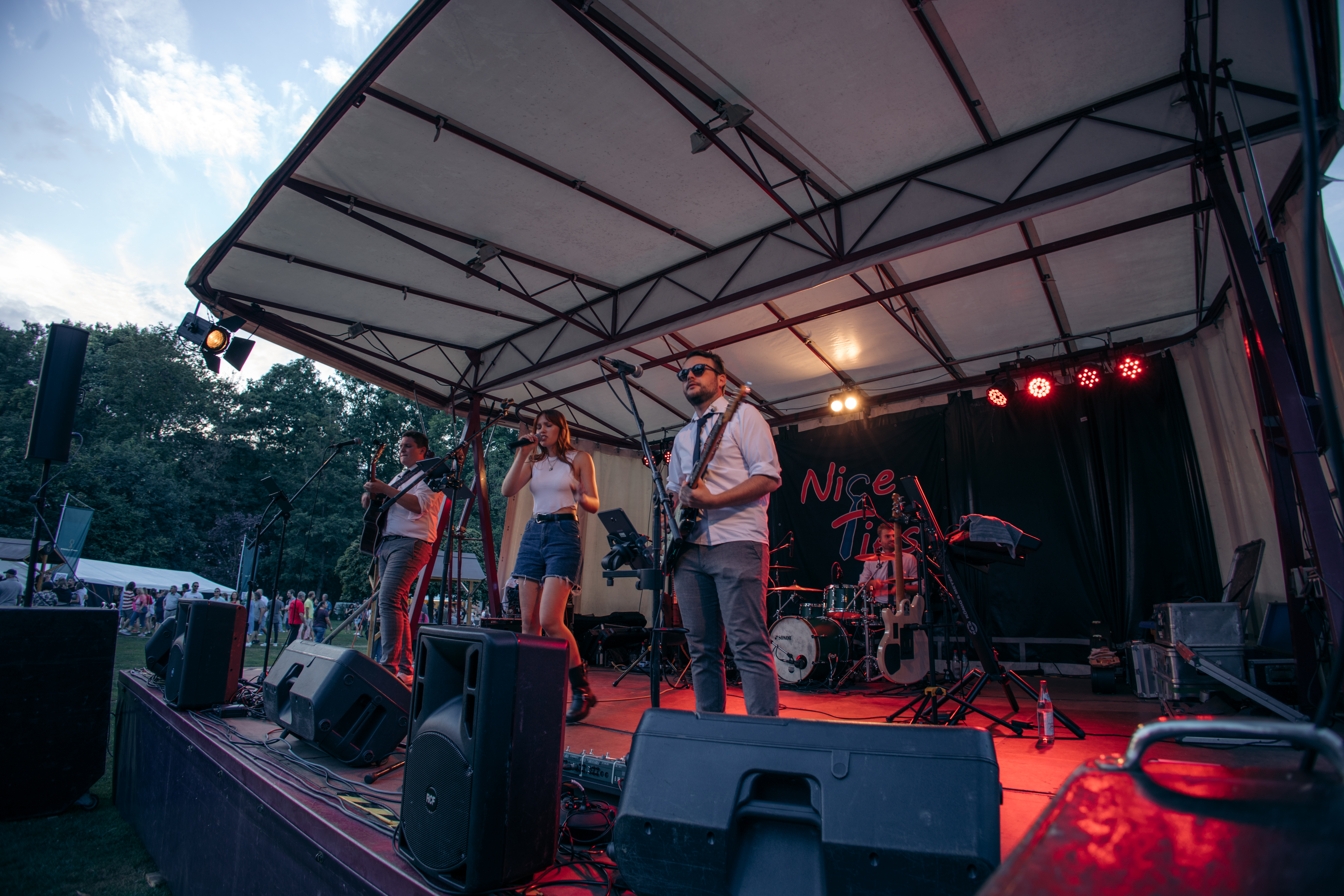 Hochzeitsband: Bürgerfestauftritt mit Sängerin - Nice Ties