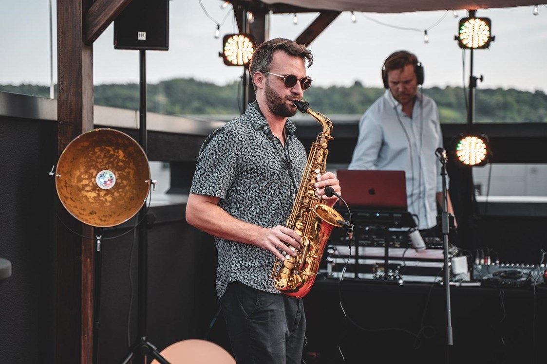 Hochzeitsband: Saxophonist Konstantin aus Köln mit DJ - Live Event Music - Saxophon, DJ & Percussion