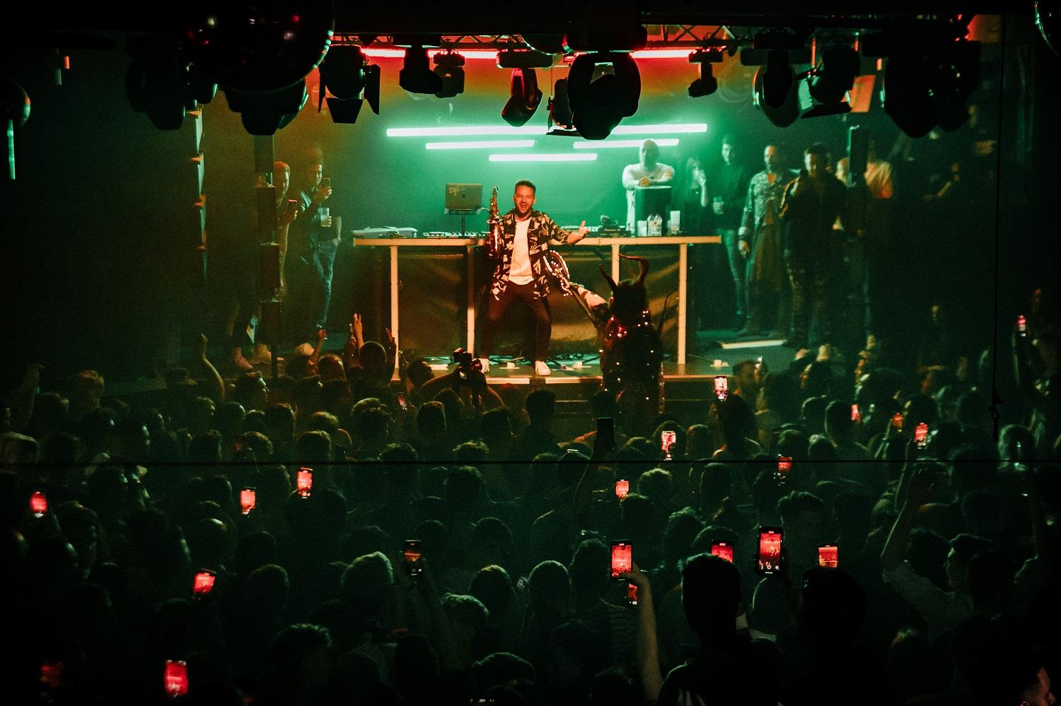 Hochzeitsband: Saxophon Party Act - Live Event Music - Saxophon plus DJ und Percussion