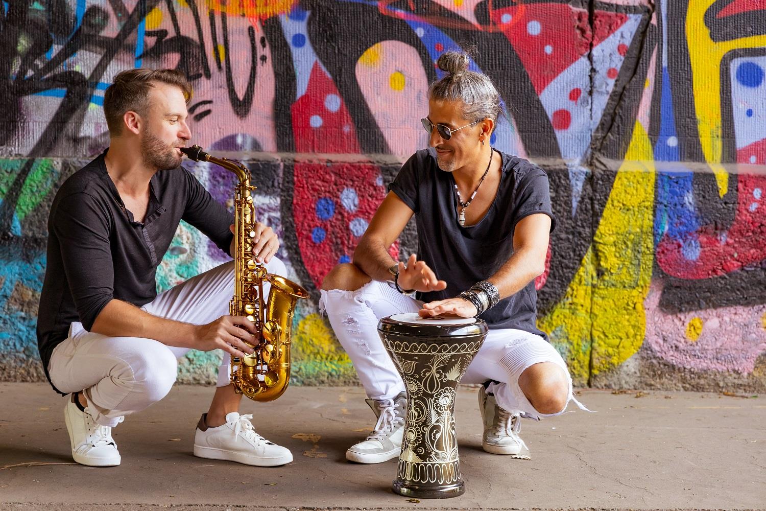 Hochzeitsmusik - geeignet für: Showeinlage - Deutschland - Guru Da Beat & Saxophonist Konstantin von Live Event Music - Live Event Music - Saxophon plus DJ und Percussion
