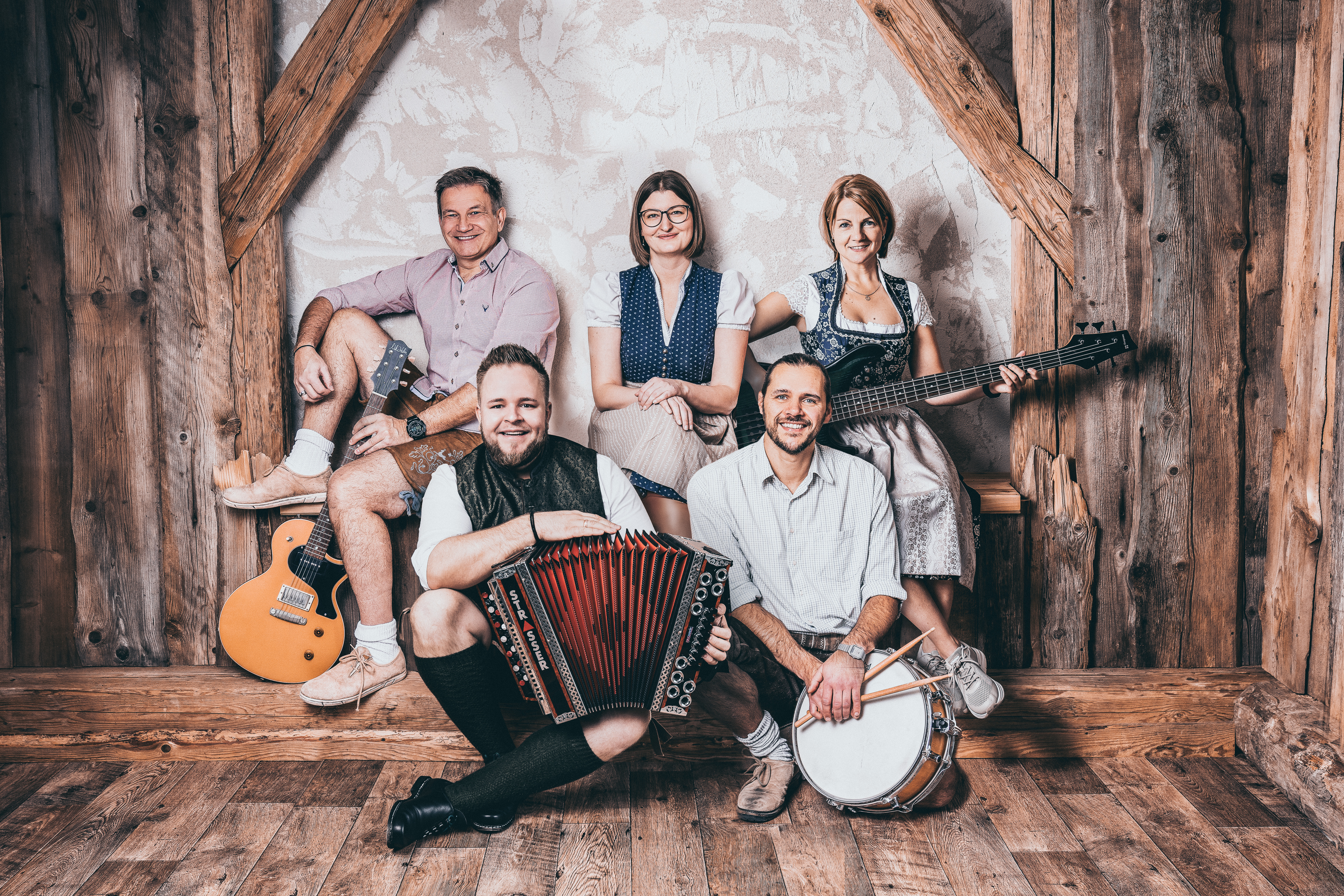 Hochzeitsmusik - Besetzung (mögl. Instrumente): männliche Hauptstimme - Bayern - LOOPS Liveband Hochzeit-Traditionell - LOOPS Liveband